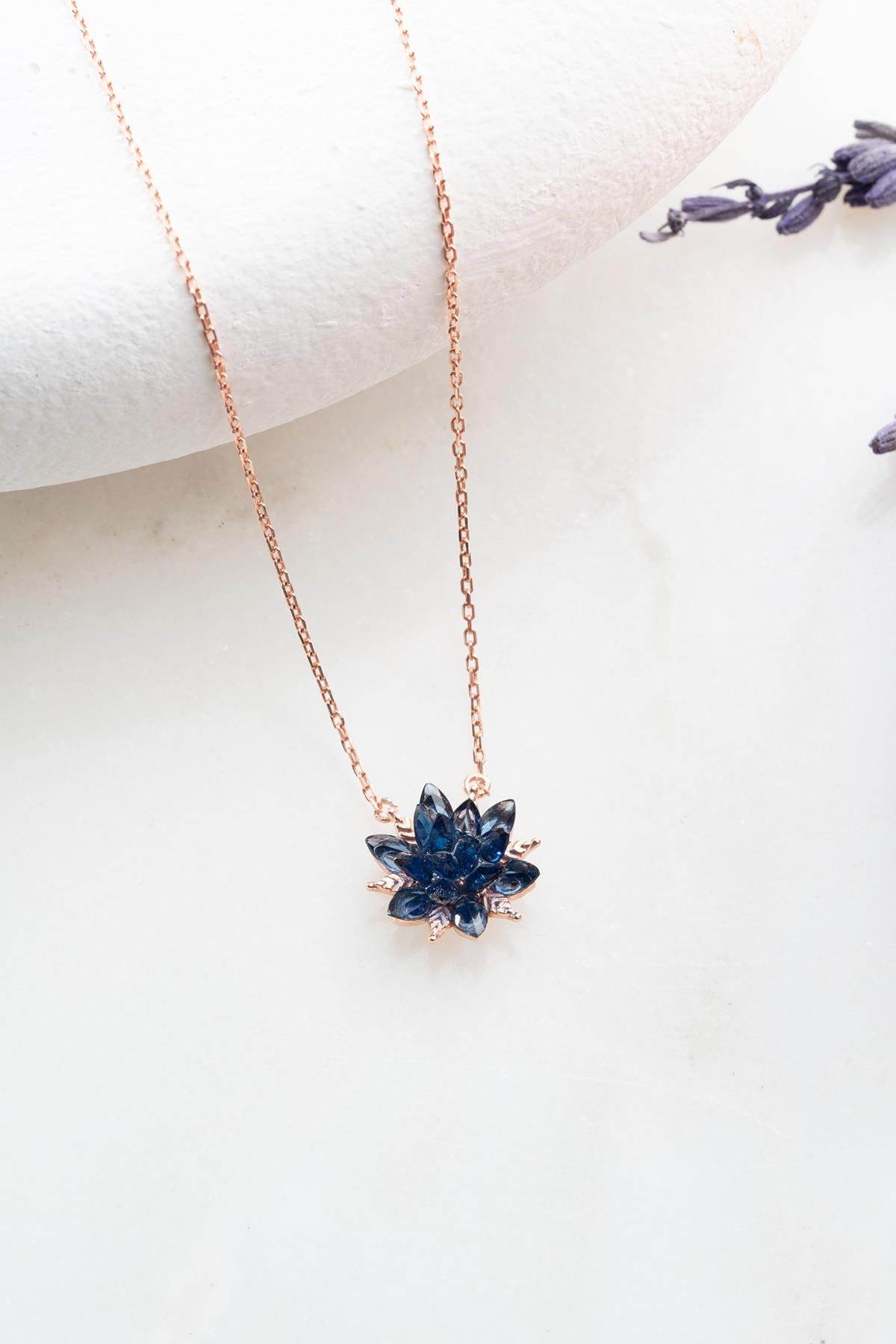 925 Ayar Gümüş Lacivert Taşlı Lotus Çiçeği Kolye