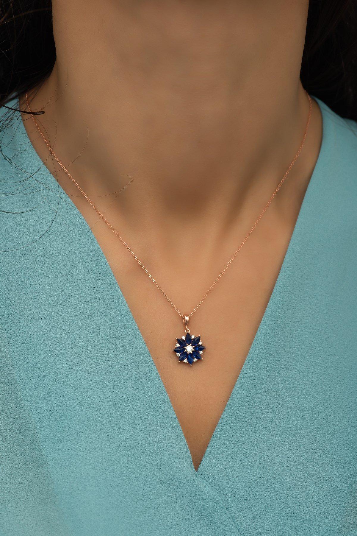 925 Ayar Gümüş Lacivert Taşlı Lotus Çiçeği Kolye