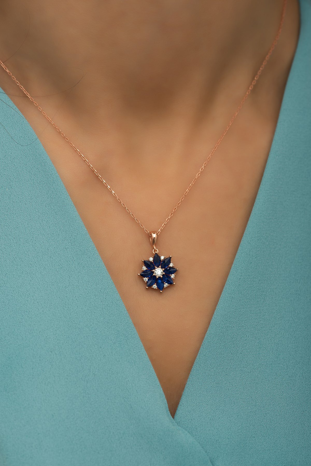 925 Ayar Gümüş Lacivert Taşlı Lotus Çiçeği Kolye