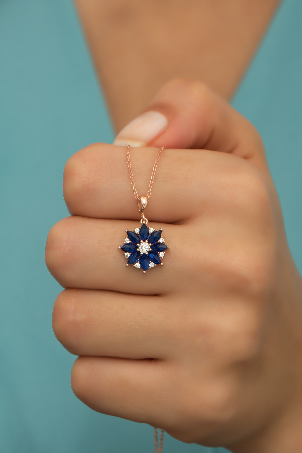 925 Ayar Gümüş Lacivert Taşlı Lotus Çiçeği Kolye