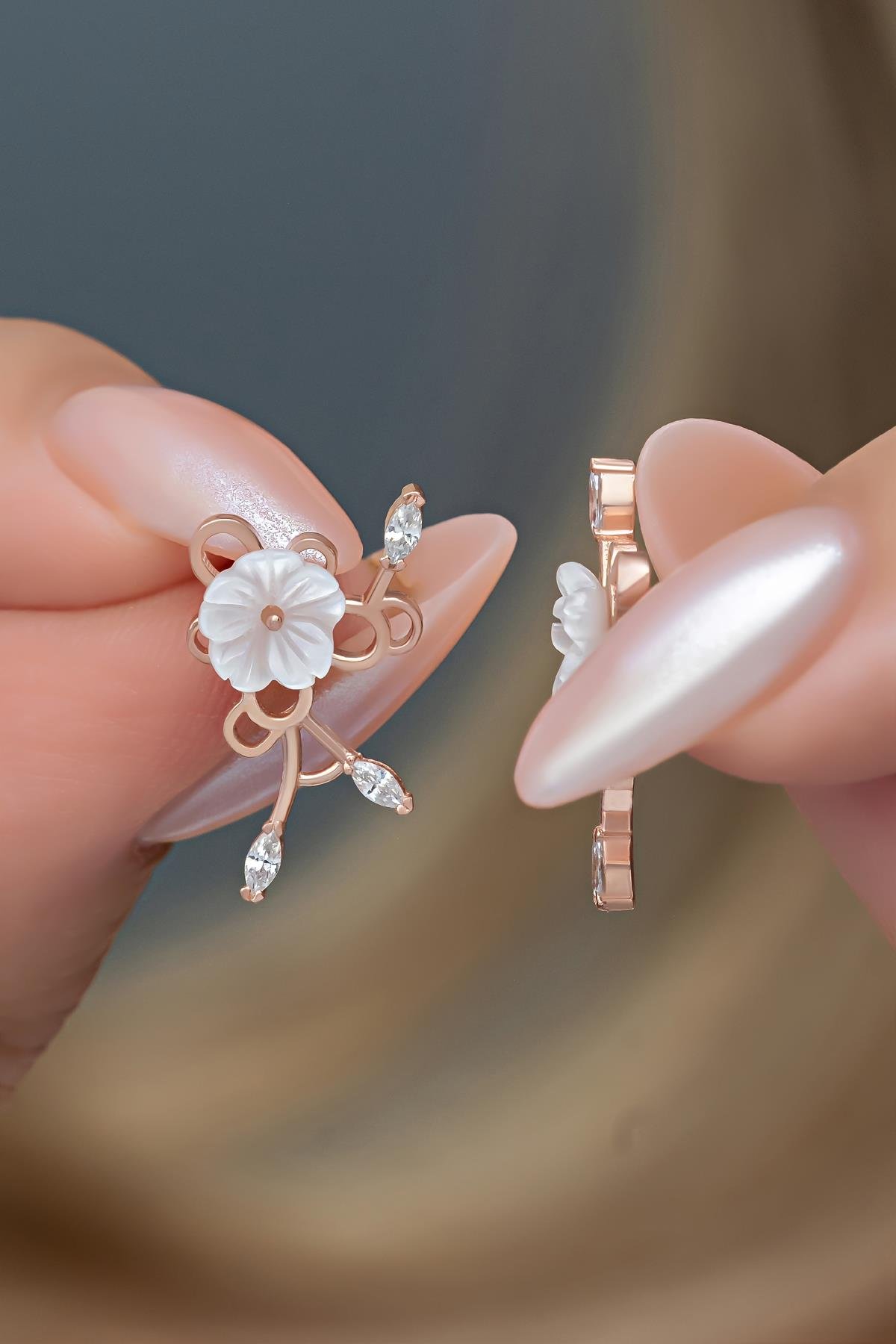 925 Ayar Gümüş Manolya Çiçeği Bahar Çiçeği  Küpe