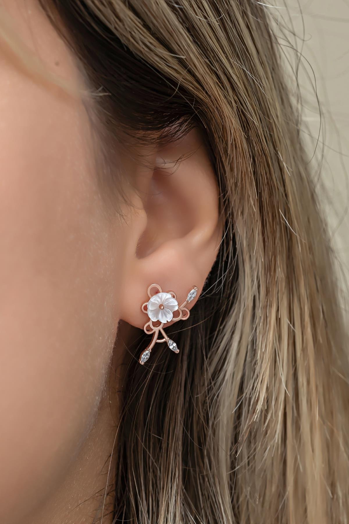 925 Ayar Gümüş Manolya Çiçeği Bahar Çiçeği  Küpe