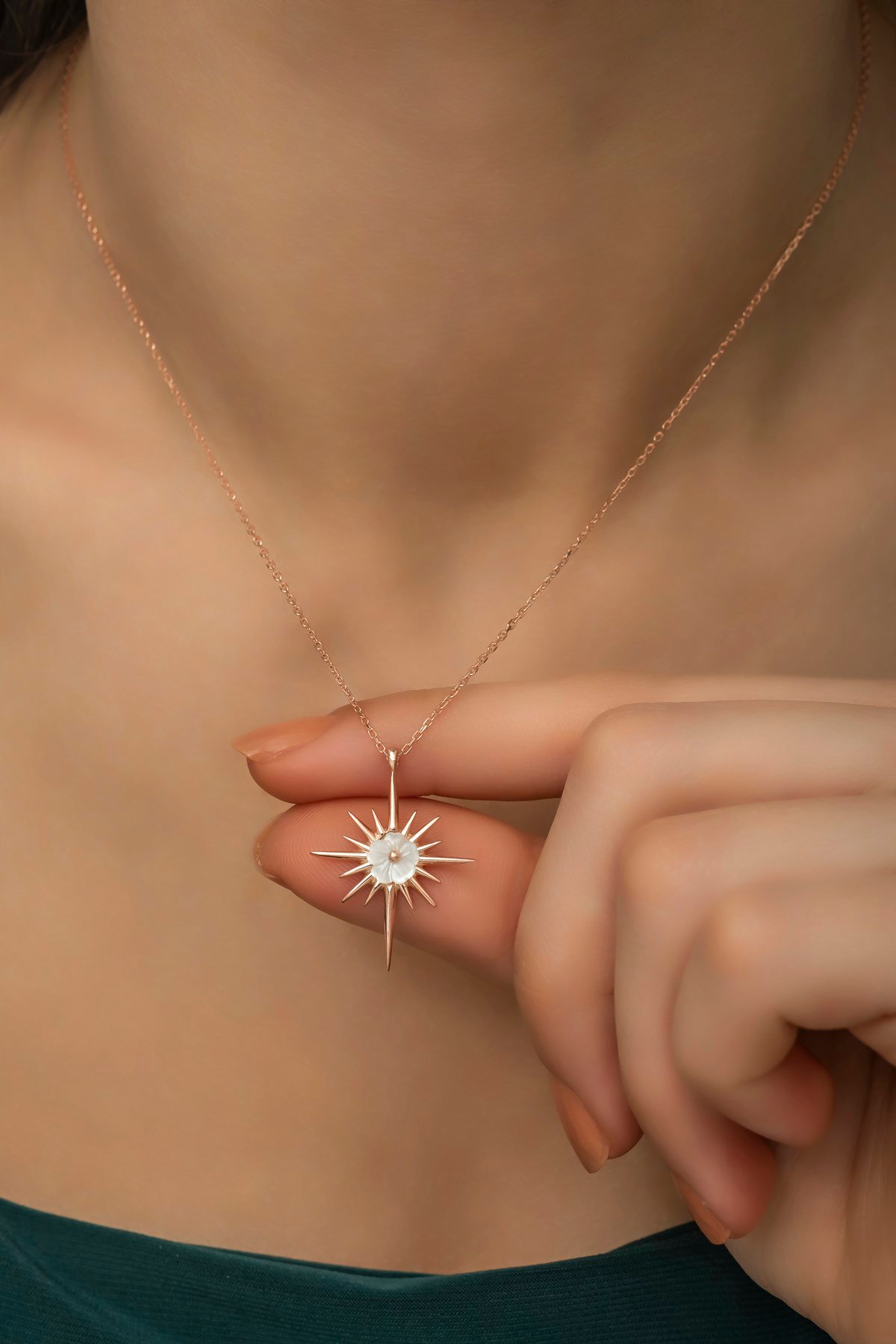 925 Ayar Gümüş Manolya Çiçeği Detay Kuzey Yıldızı Kolye