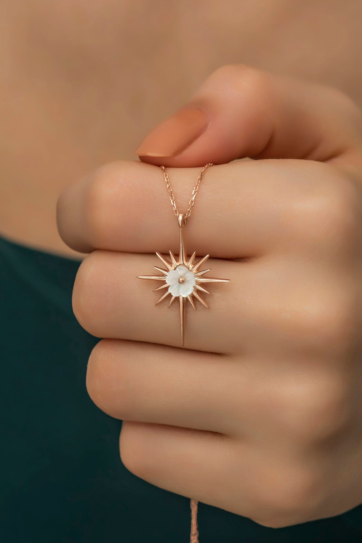 925 Ayar Gümüş Manolya Çiçeği Detay Kuzey Yıldızı Kolye