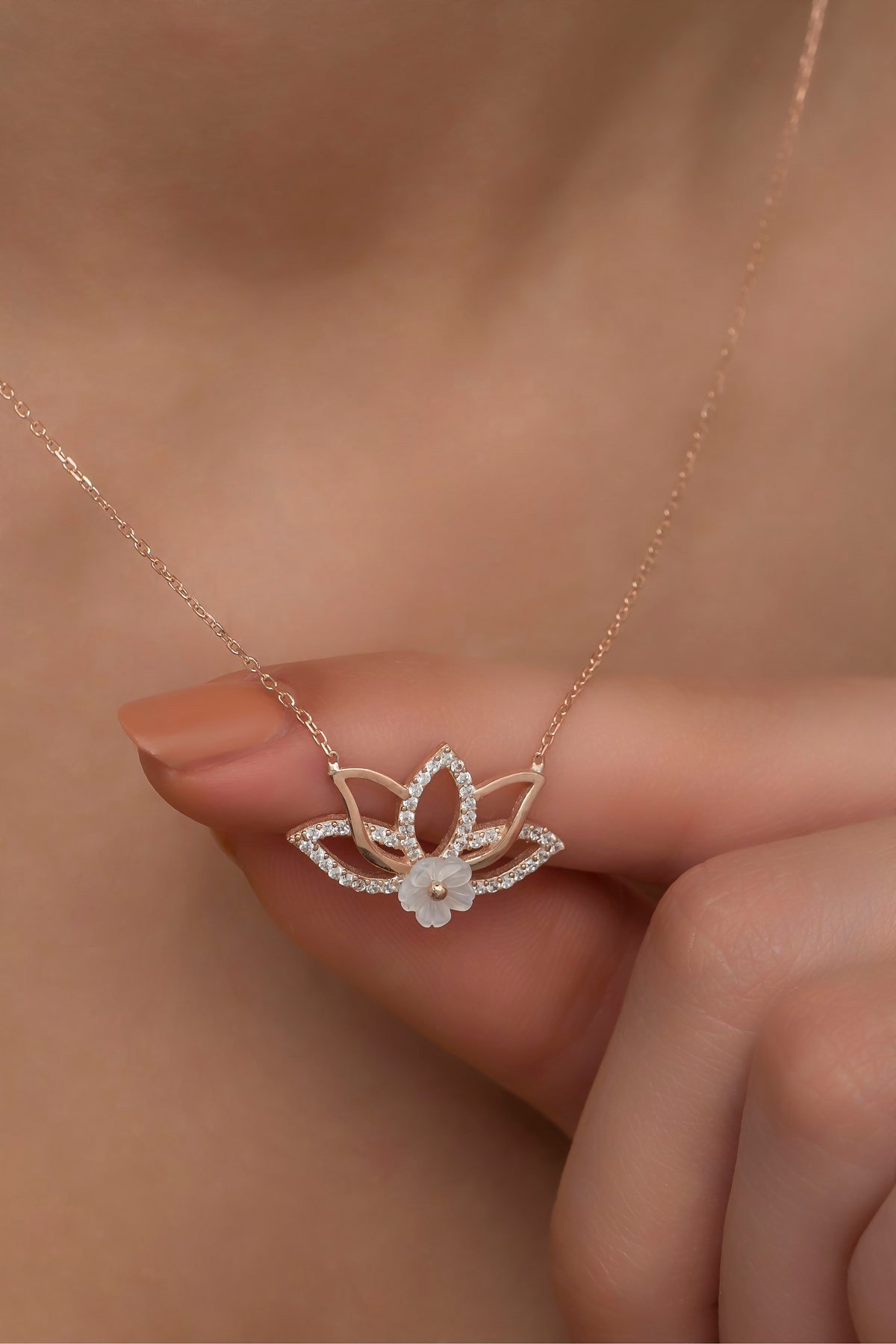 925 Ayar Gümüş Manolya Çiçeği Detaylı Lotus Çiçeği Kolye