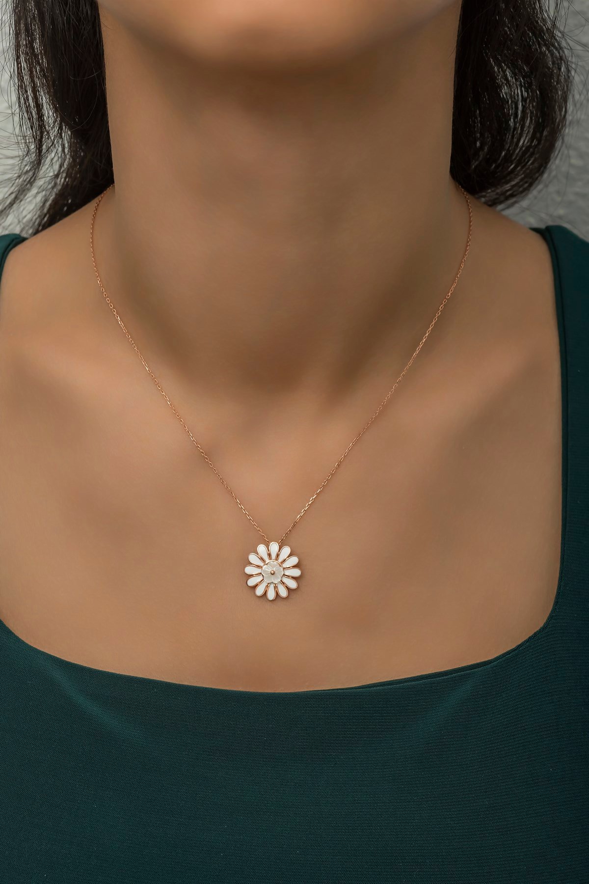 925 Ayar Gümüş Manolya Çiçeği Mineli Papatya Kolye