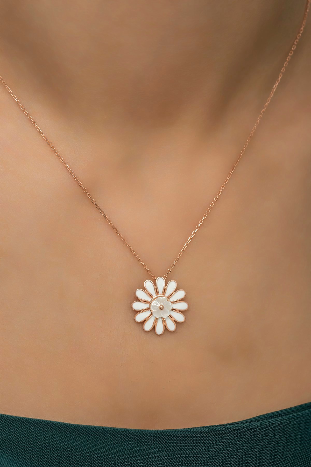 925 Ayar Gümüş Manolya Çiçeği Mineli Papatya Kolye