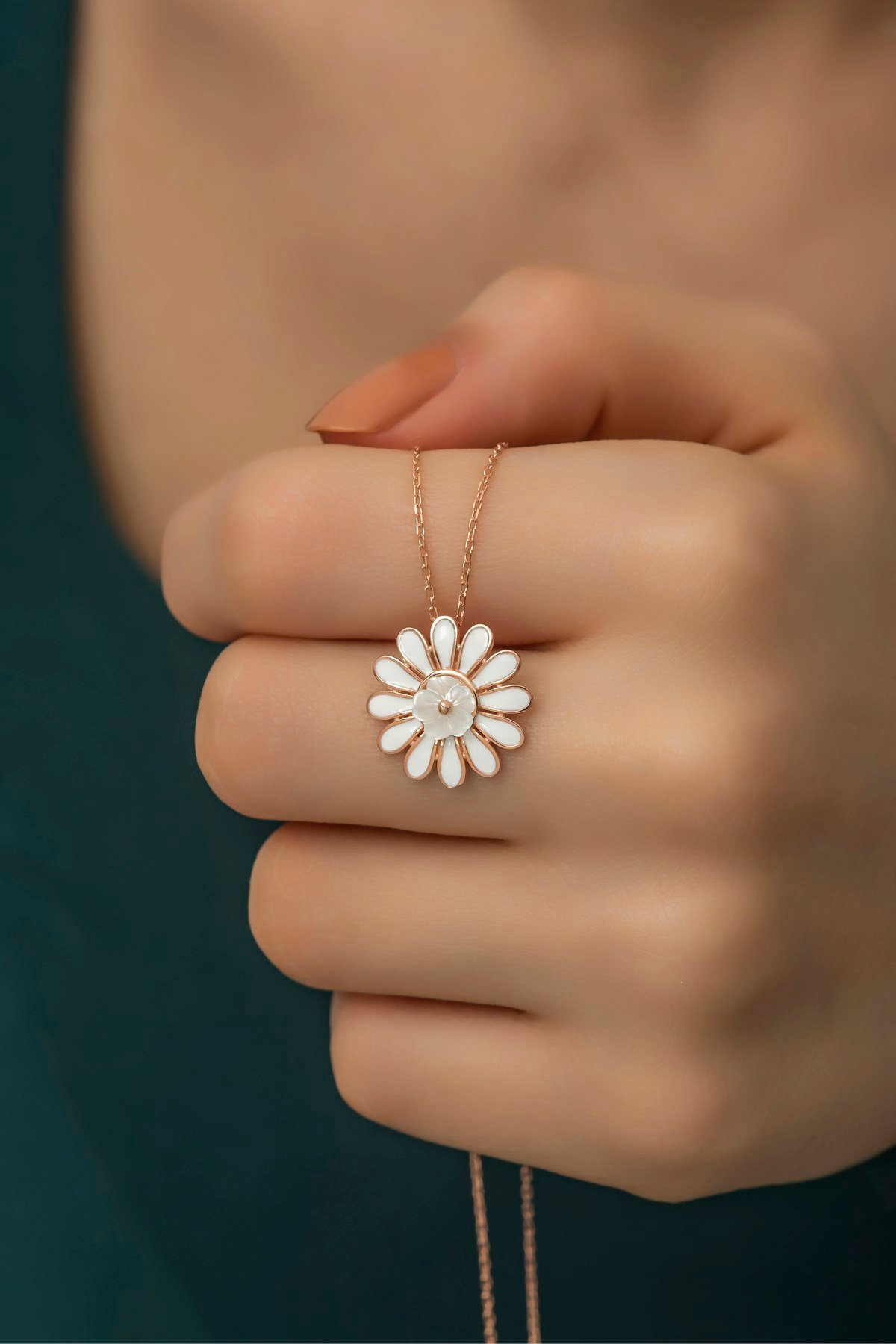 925 Ayar Gümüş Manolya Çiçeği Mineli Papatya Kolye