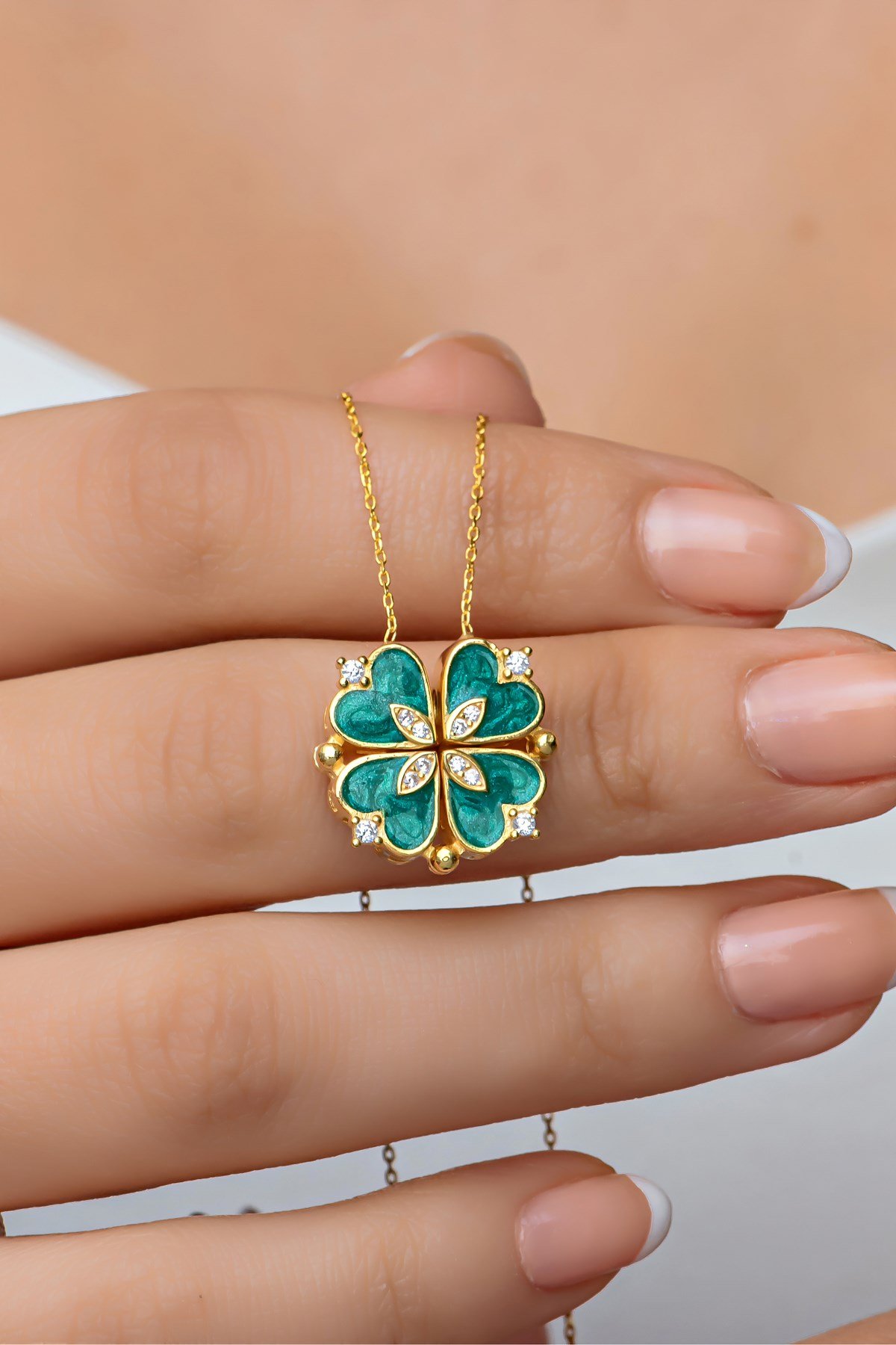 925 Ayar Gümüş Mıknatıslı Ayrılabilir Gold Yeşil Mineli 4 Kalpli Yonca Kolye