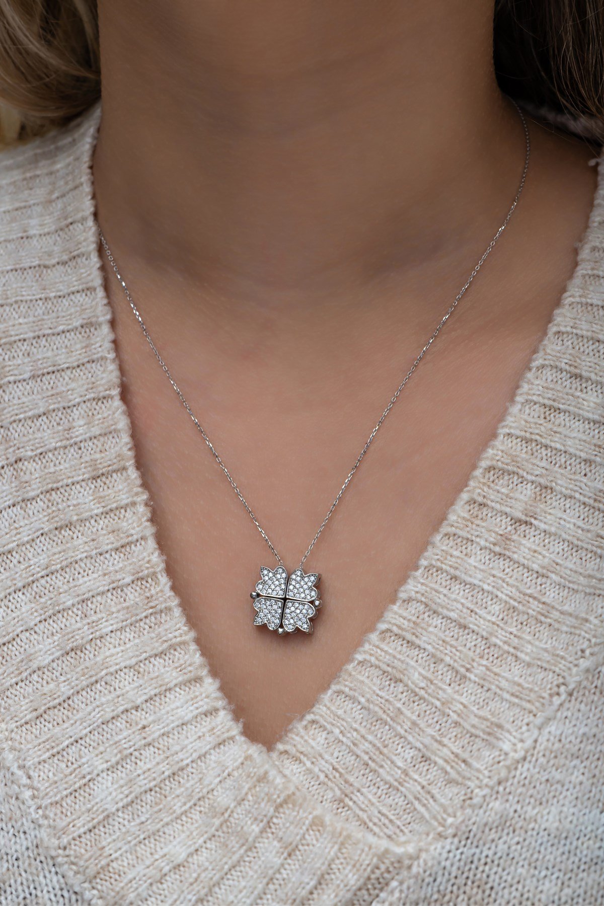 925 Ayar Gümüş Mıknatıslı Ayrılabilir Zirkon Taşlı Yonca Kolye