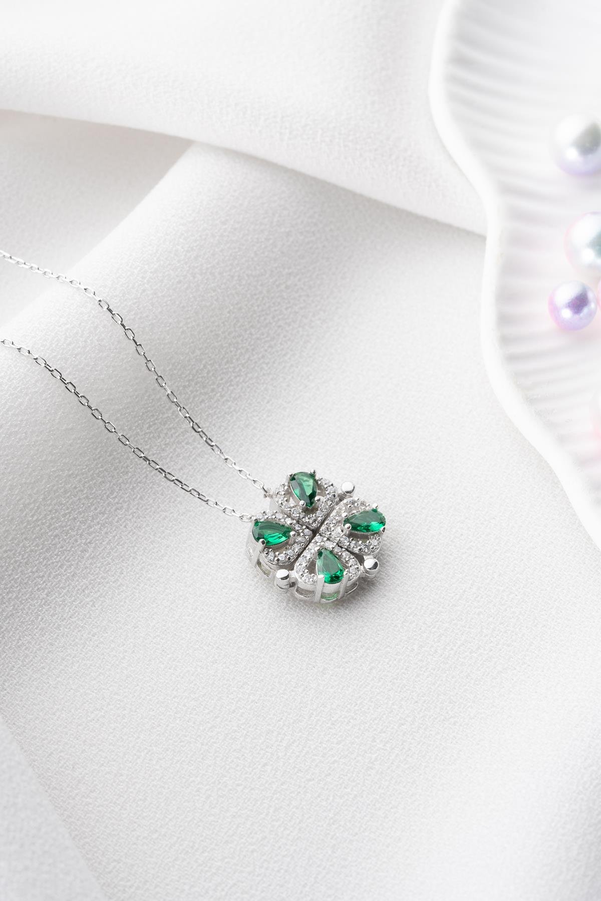 925 Ayar Gümüş Mıknatıslı Ayrılabilir Rodyumlu Yeşil Zirkon Taşlı 4 Kalpli Yonca Kolye