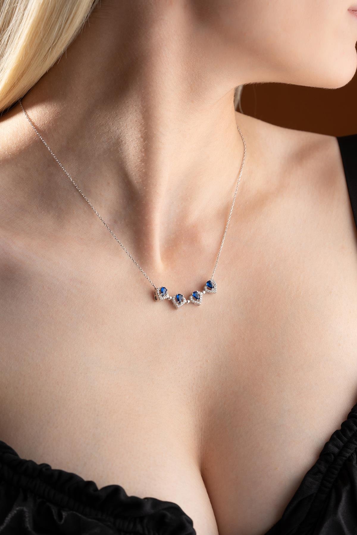 925 Ayar Gümüş Mıknatıslı Ayrılabilir Rodyumlu Mavi Zirkon Taşlı 4 Kalpli Yonca Kolye