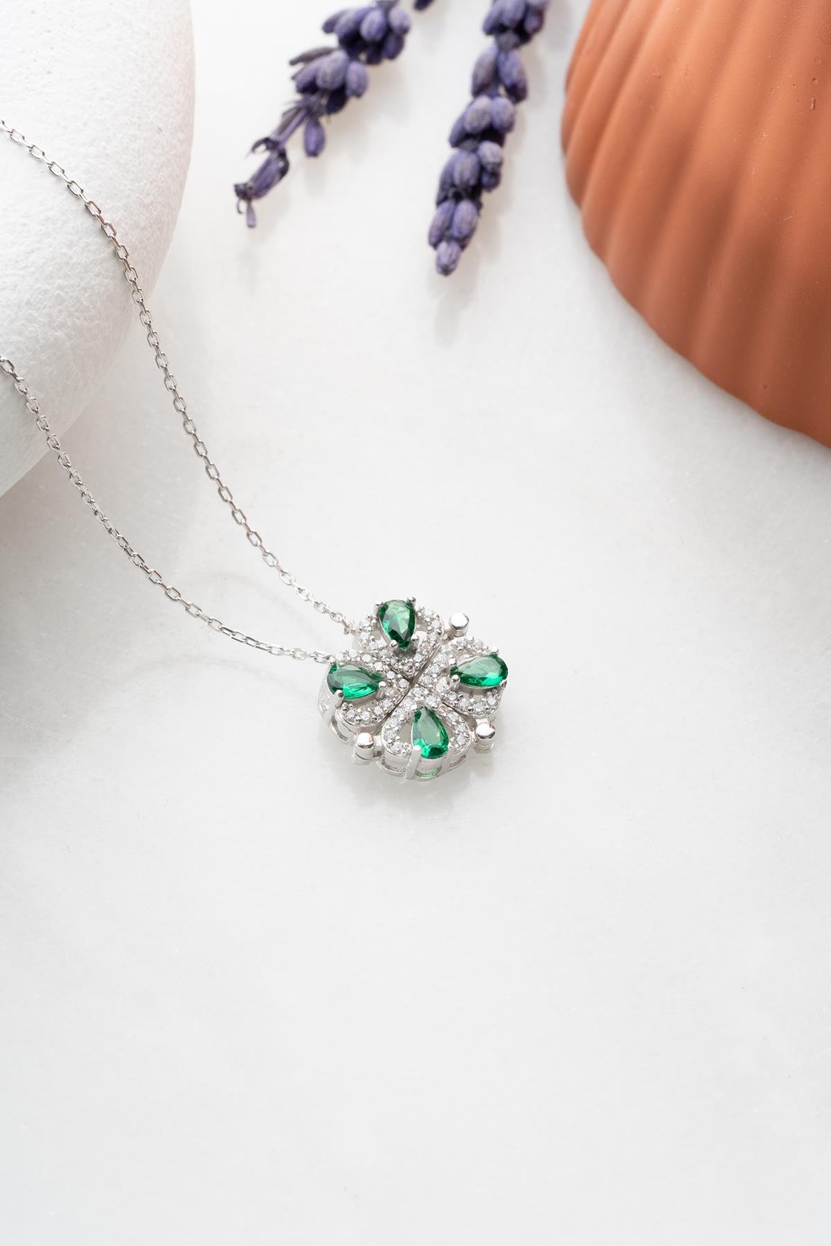 925 Ayar Gümüş Mıknatıslı Ayrılabilir Rodyumlu Yeşil Zirkon Taşlı 4 Kalpli Yonca Kolye