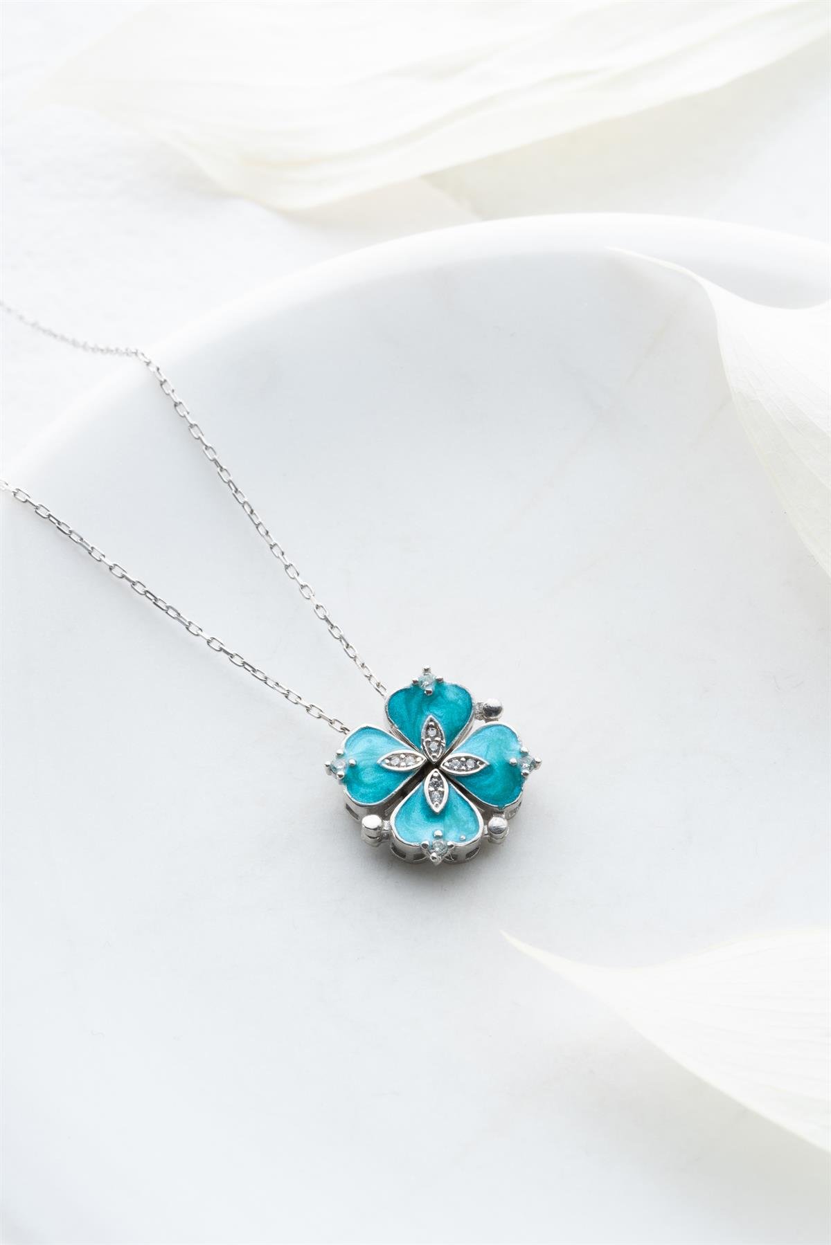 925 Ayar Gümüş Mıknatıslı Ayrılabilir Su Yeşili Mineli 4 Kalpli Yonca Kolye