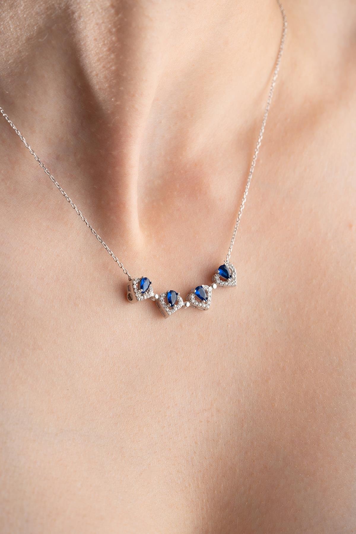 925 Ayar Gümüş Mıknatıslı Ayrılabilir Rodyumlu Mavi Zirkon Taşlı 4 Kalpli Yonca Kolye