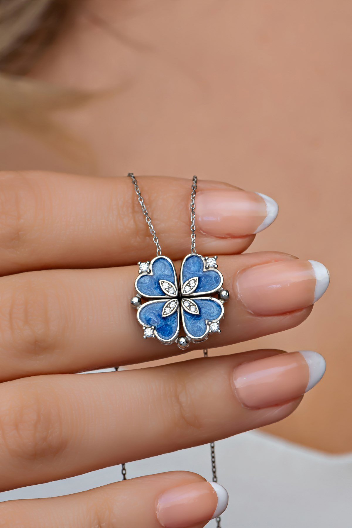 925 Ayar Gümüş Mıknatıslı Ayrılabilir Mavi Mineli 4 Kalpli Yonca Kolye