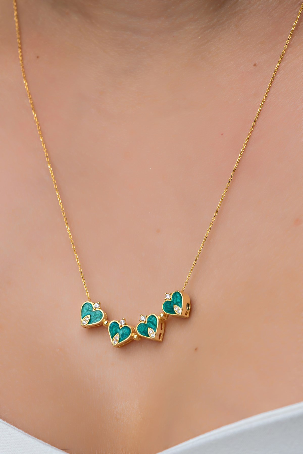 925 Ayar Gümüş Mıknatıslı Ayrılabilir Gold Yeşil Mineli 4 Kalpli Yonca Kolye