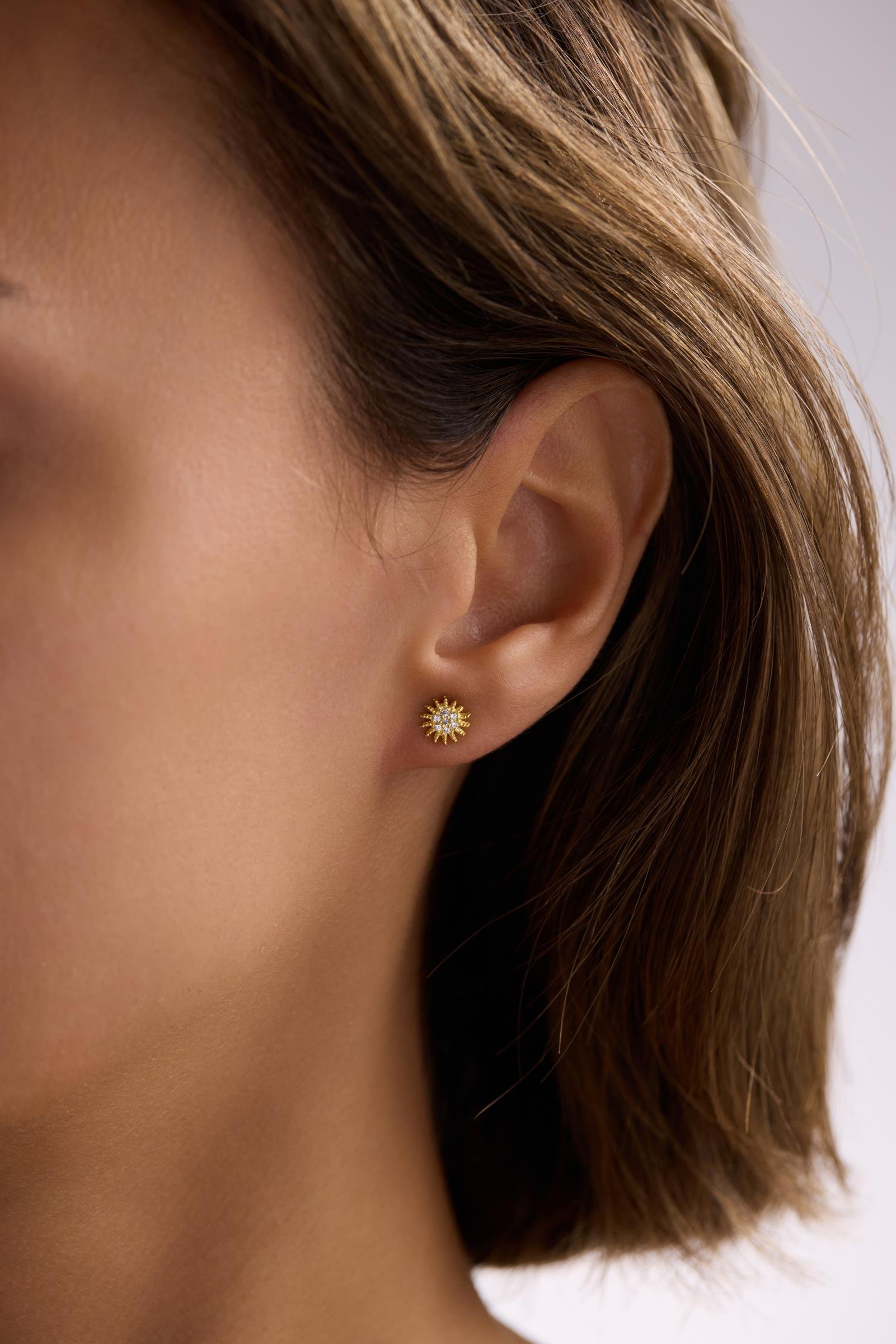 925 Ayar Gümüş Minik Gold Kaplama Zirkon Taşlı Güneş Küpe