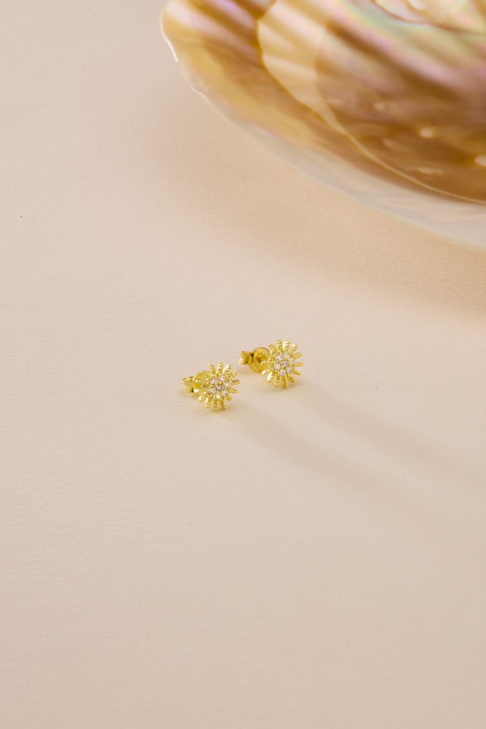 925 Ayar Gümüş Minik Gold Kaplama Zirkon Taşlı Güneş Küpe