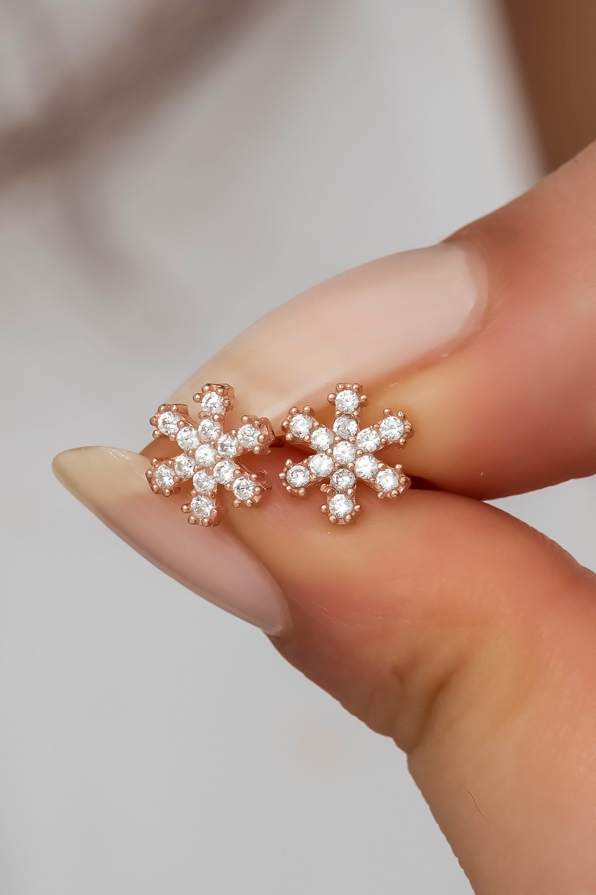 925 Ayar Gümüş Minik Rose Kartanesi Küpe