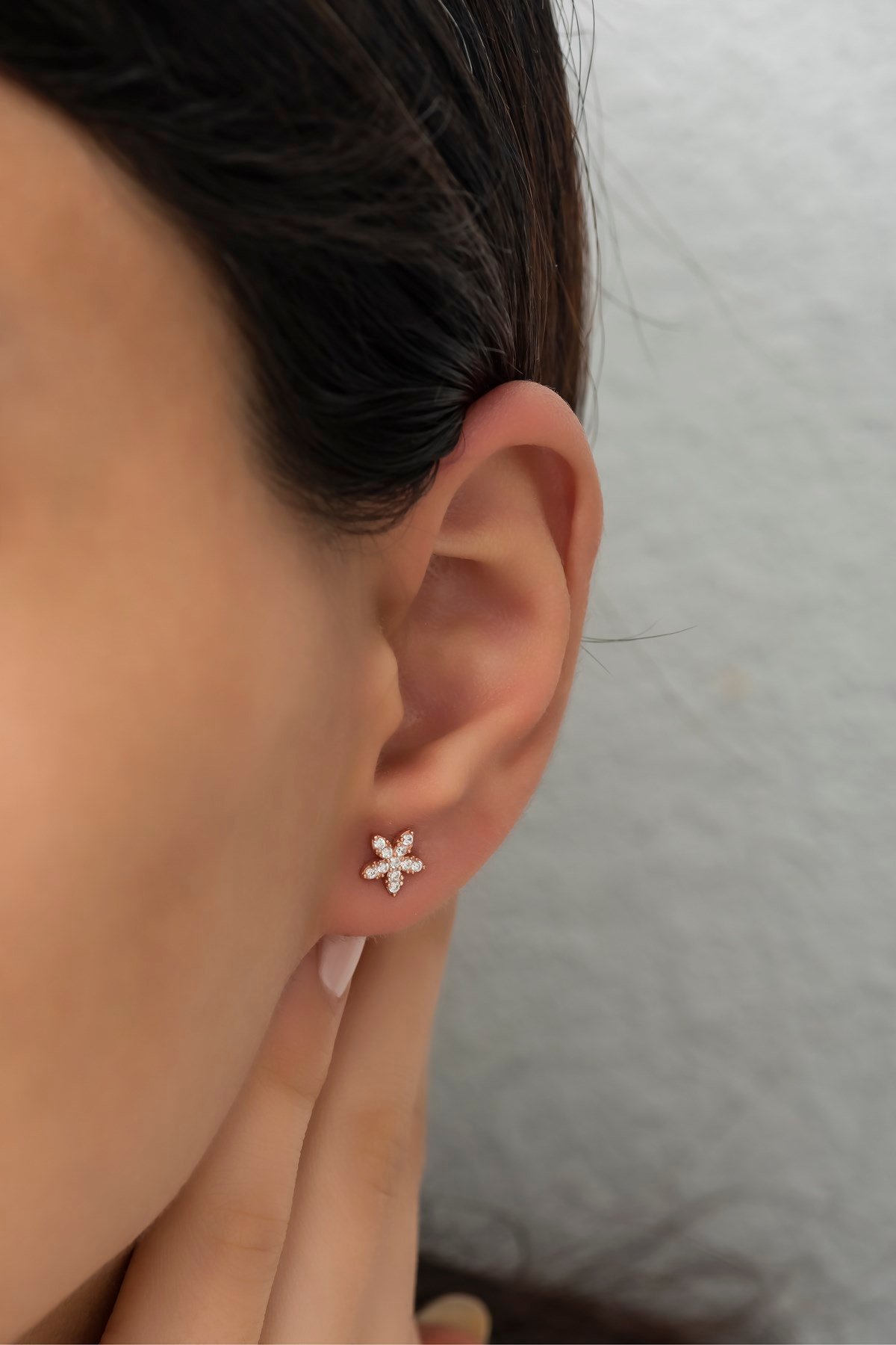 925 Ayar Gümüş Minik Rose Kır Çiçeği Küpe