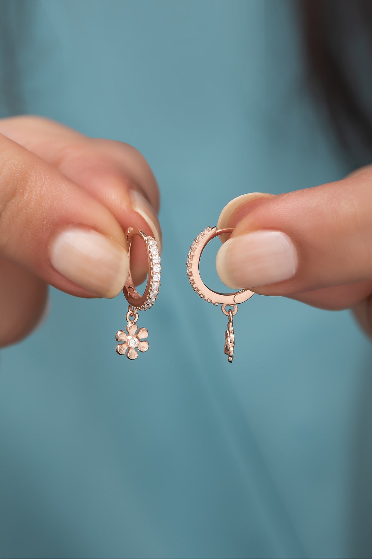 925 Ayar Gümüş Minimal Çiçek Küpe