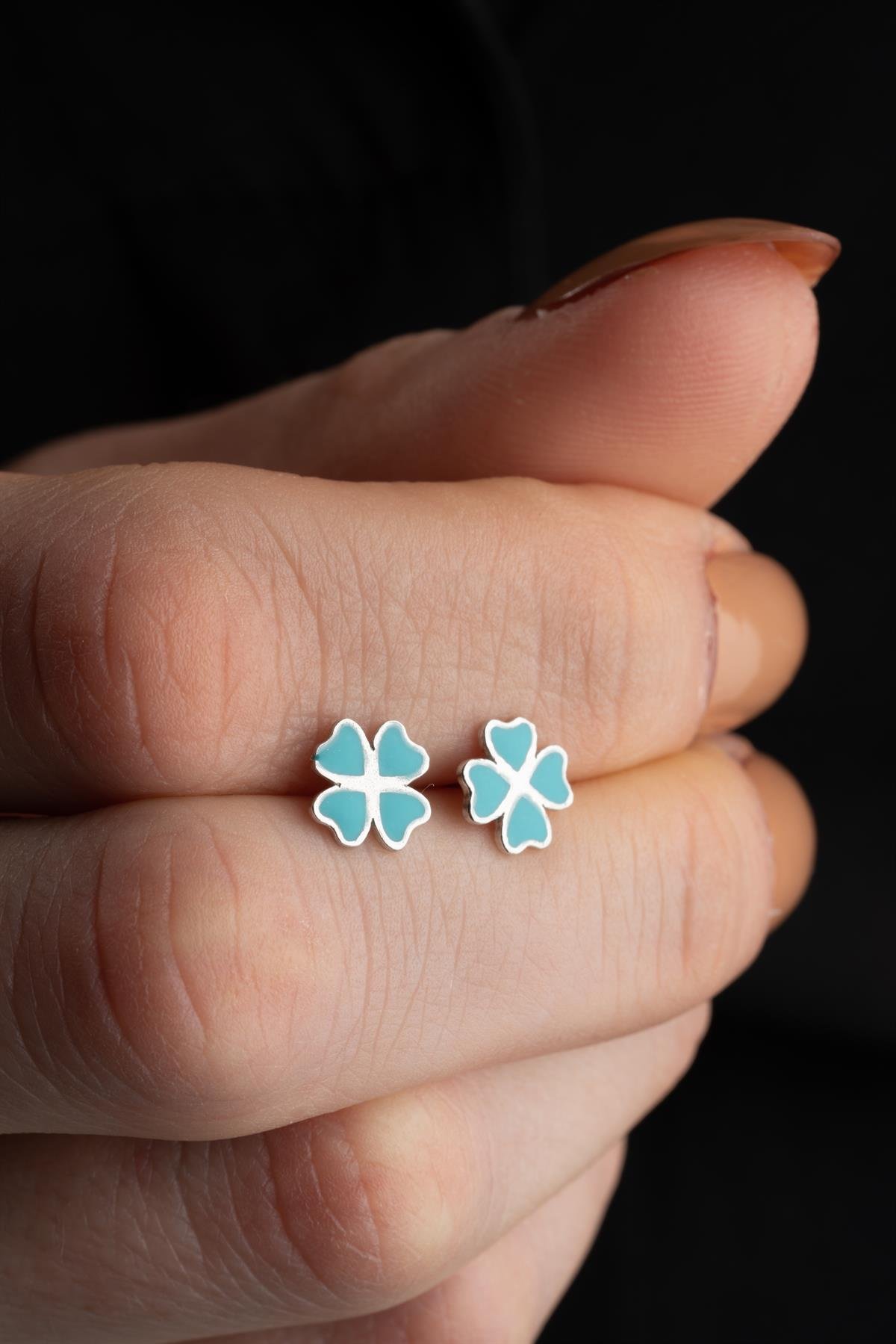 925 Ayar Gümüş Minimal Turkuaz Mineli Yonca Küpe