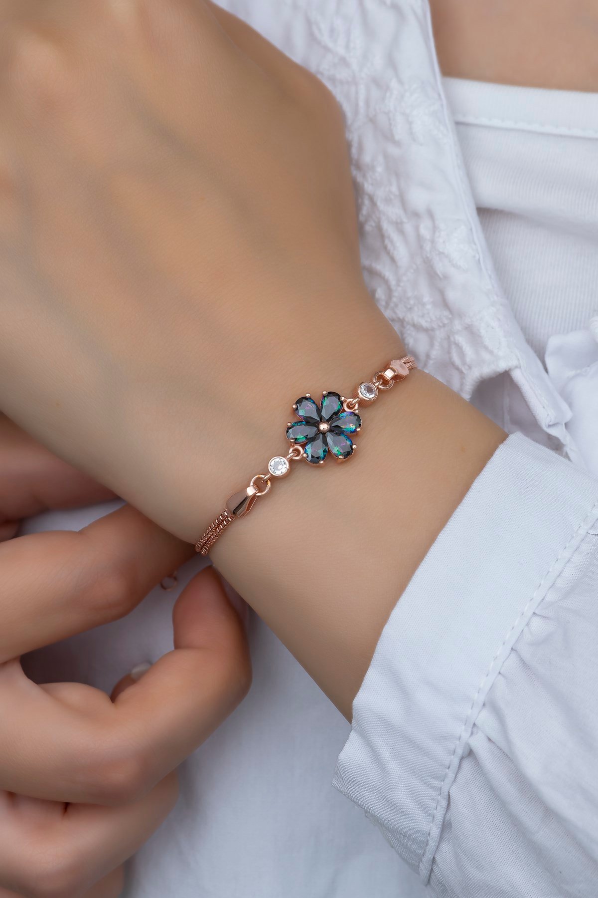 925 Ayar Gümüş Mistik Topaz Taşlı 6 Yaprak Çiçek Bileklik