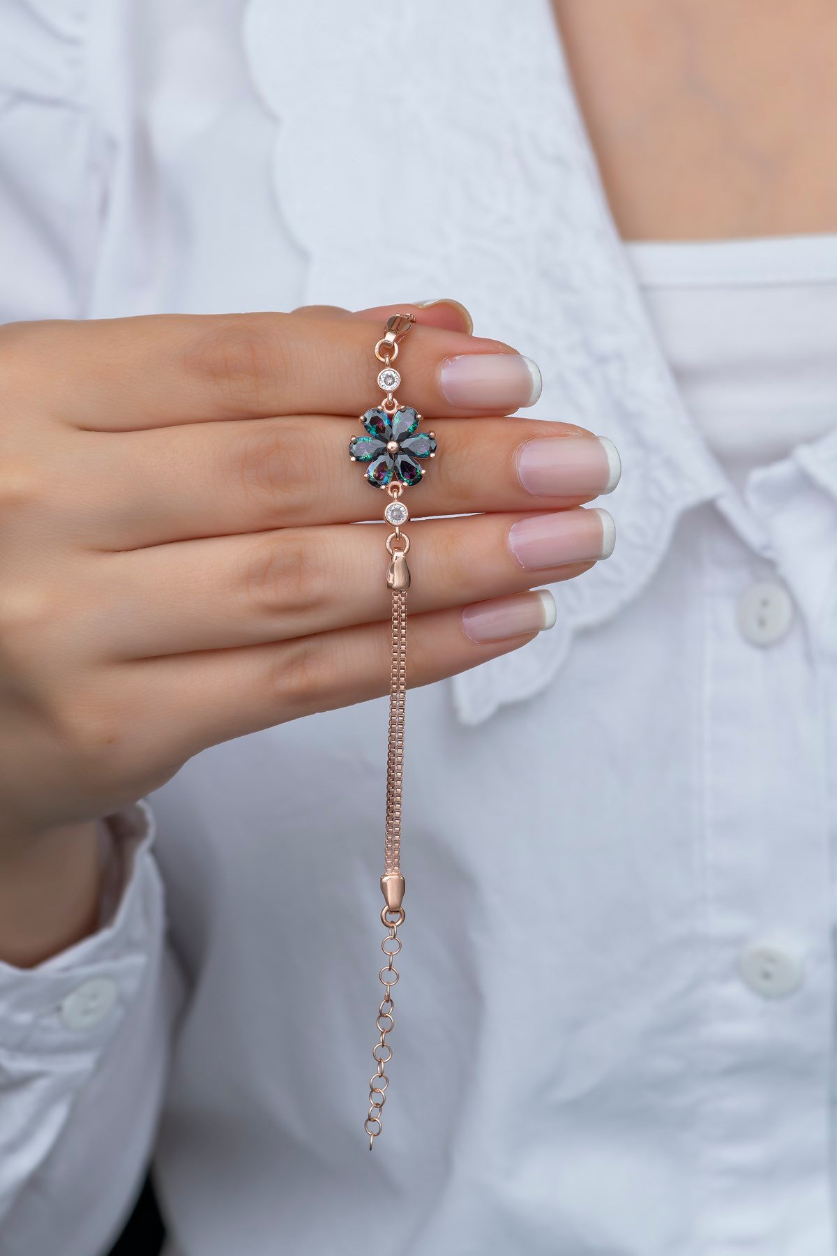 925 Ayar Gümüş Mistik Topaz Taşlı 6 Yaprak Çiçek Bileklik