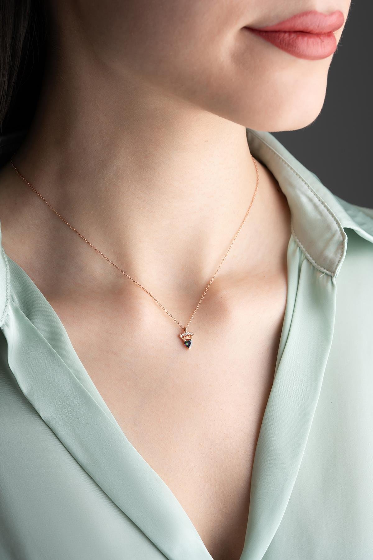 925 Ayar Gümüş Mistik Topaz Taşlı Minimal Kral Tacı Kolye