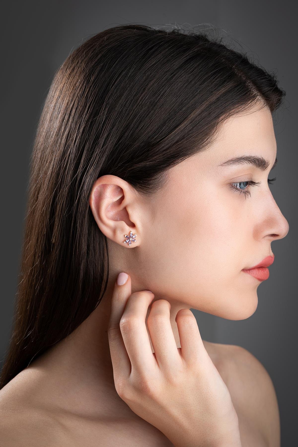 925 Ayar Gümüş Mor Taşlı Kamelya Çiçeği Küpe