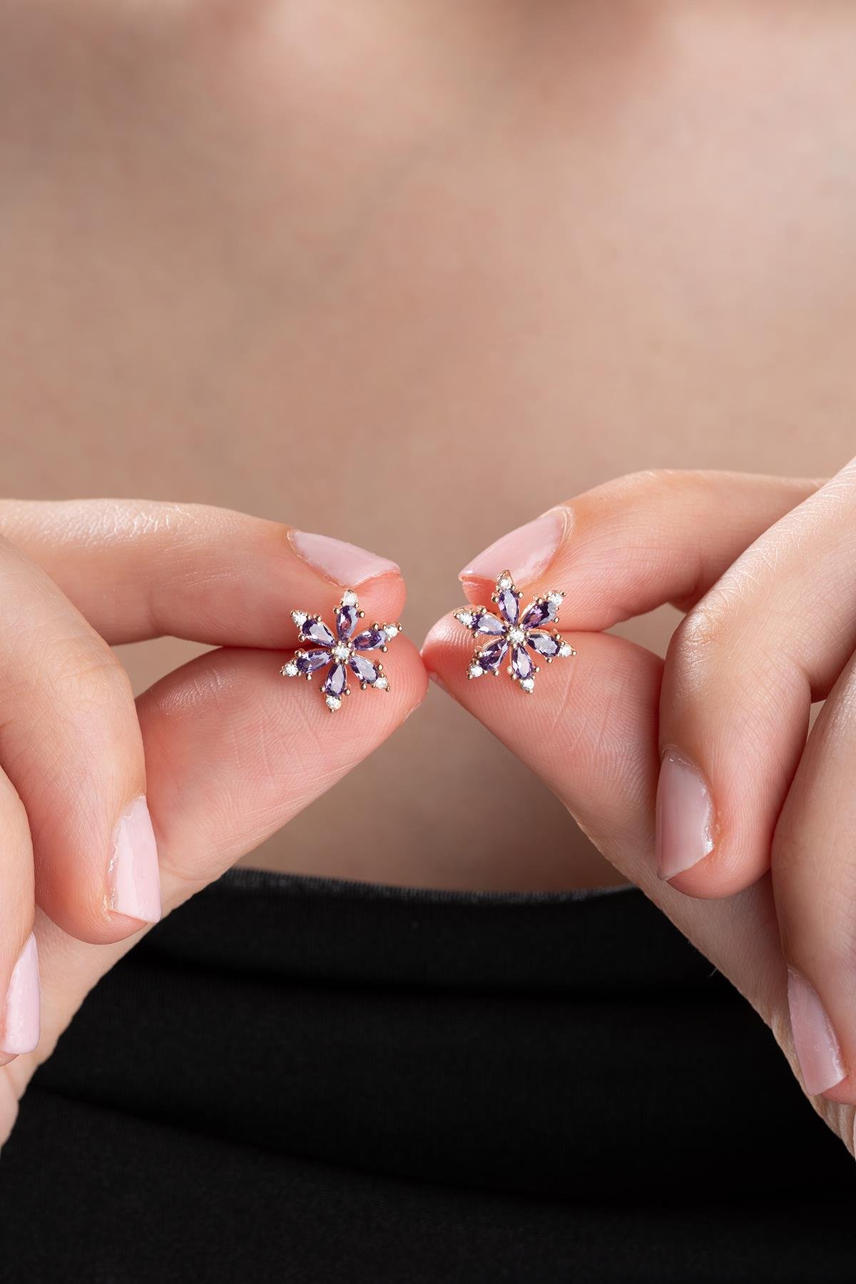 925 Ayar Gümüş Mor Taşlı Kamelya Çiçeği Küpe