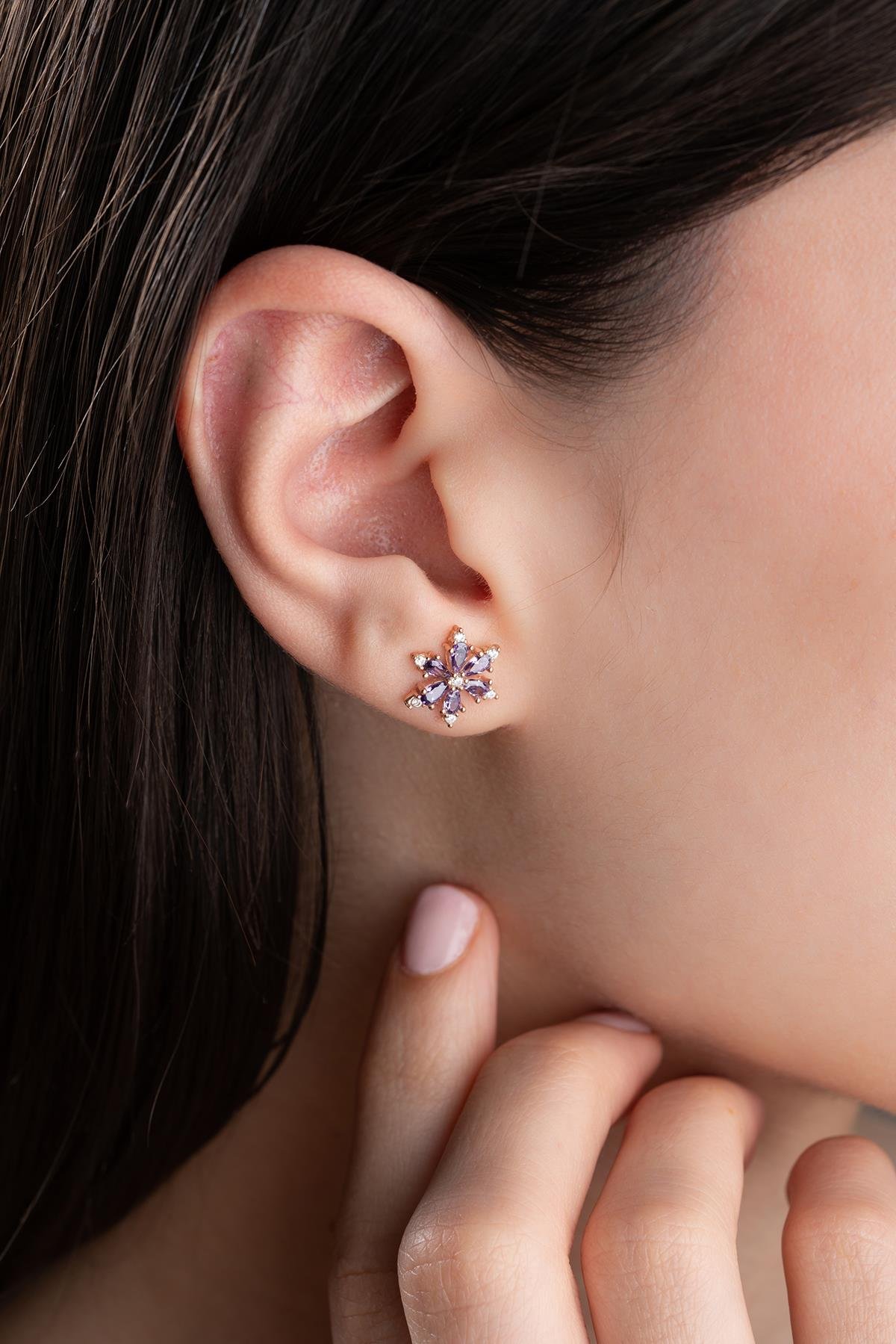 925 Ayar Gümüş Mor Taşlı Kamelya Çiçeği Küpe