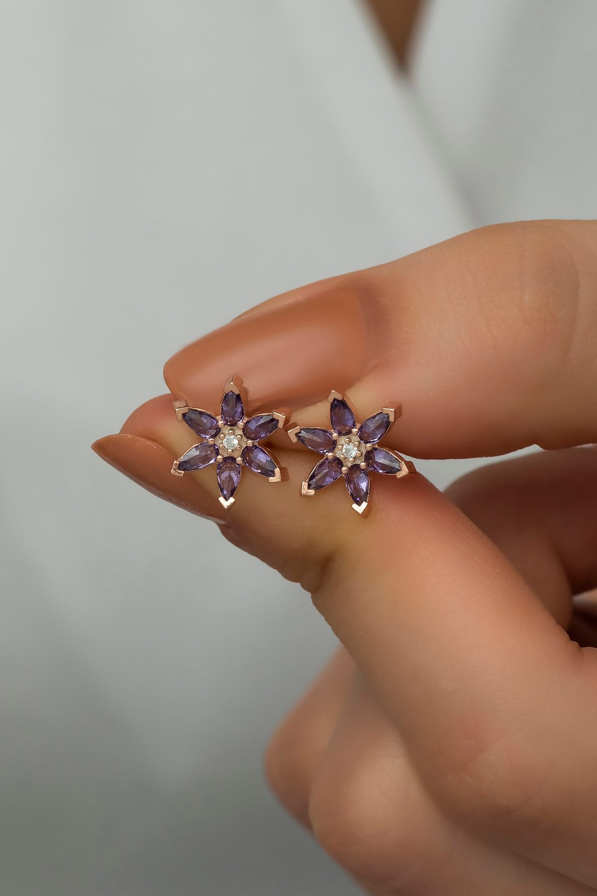 925 Ayar Gümüş Mor Taşlı Lotus Çiçeği Küpe