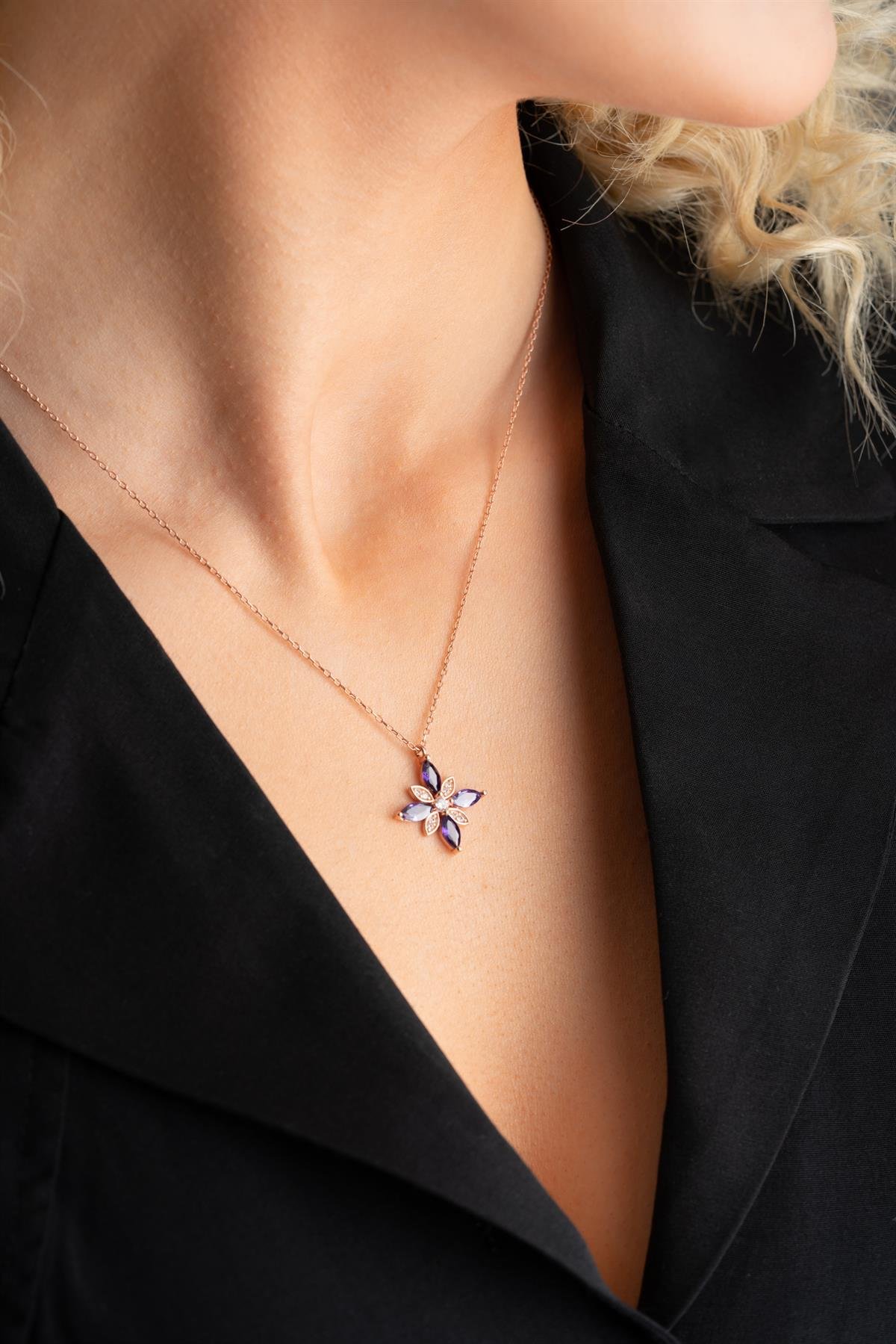 925 Ayar Gümüş Mor Zirkon Taşlı Umut Çiçeği Kolye