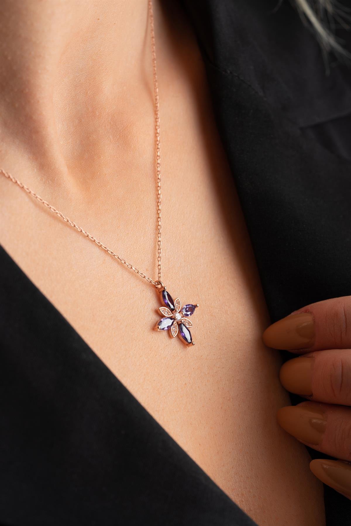 925 Ayar Gümüş Mor Zirkon Taşlı Umut Çiçeği Kolye