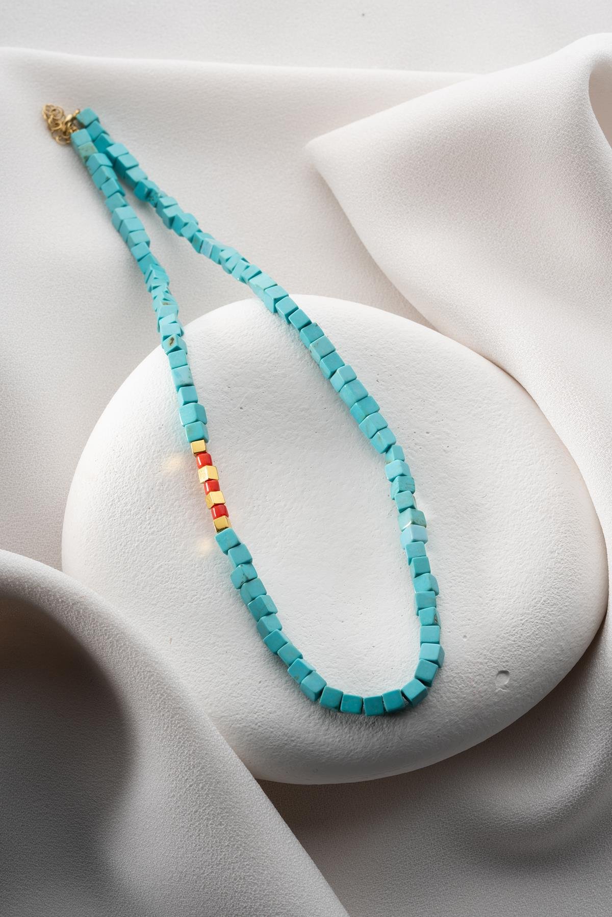 925 Ayar Gümüş Parçalı Doğal Küp Firuze Taşlı Mercan Taş Detaylı Kolye