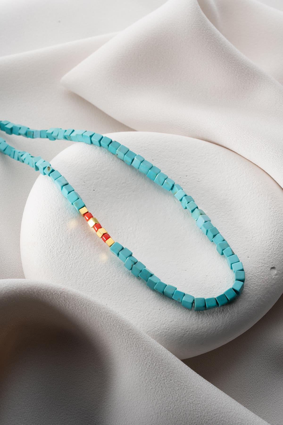 925 Ayar Gümüş Parçalı Doğal Küp Firuze Taşlı Mercan Taş Detaylı Kolye