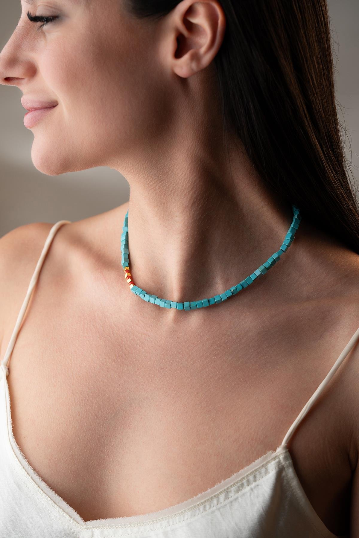 925 Ayar Gümüş Parçalı Doğal Küp Firuze Taşlı Mercan Taş Detaylı Kolye