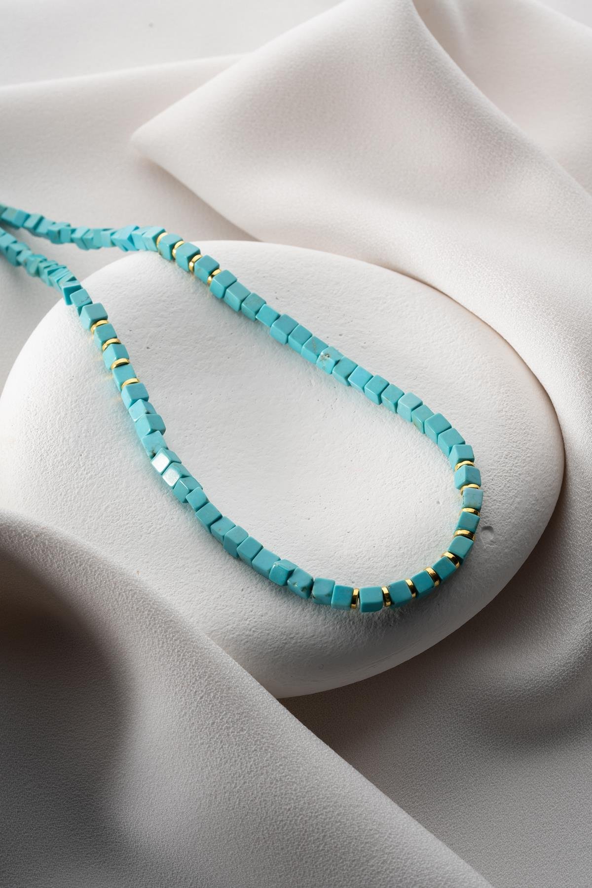 925 Ayar Gümüş Parçalı Doğal Küp Firuze Taşlı Kolye