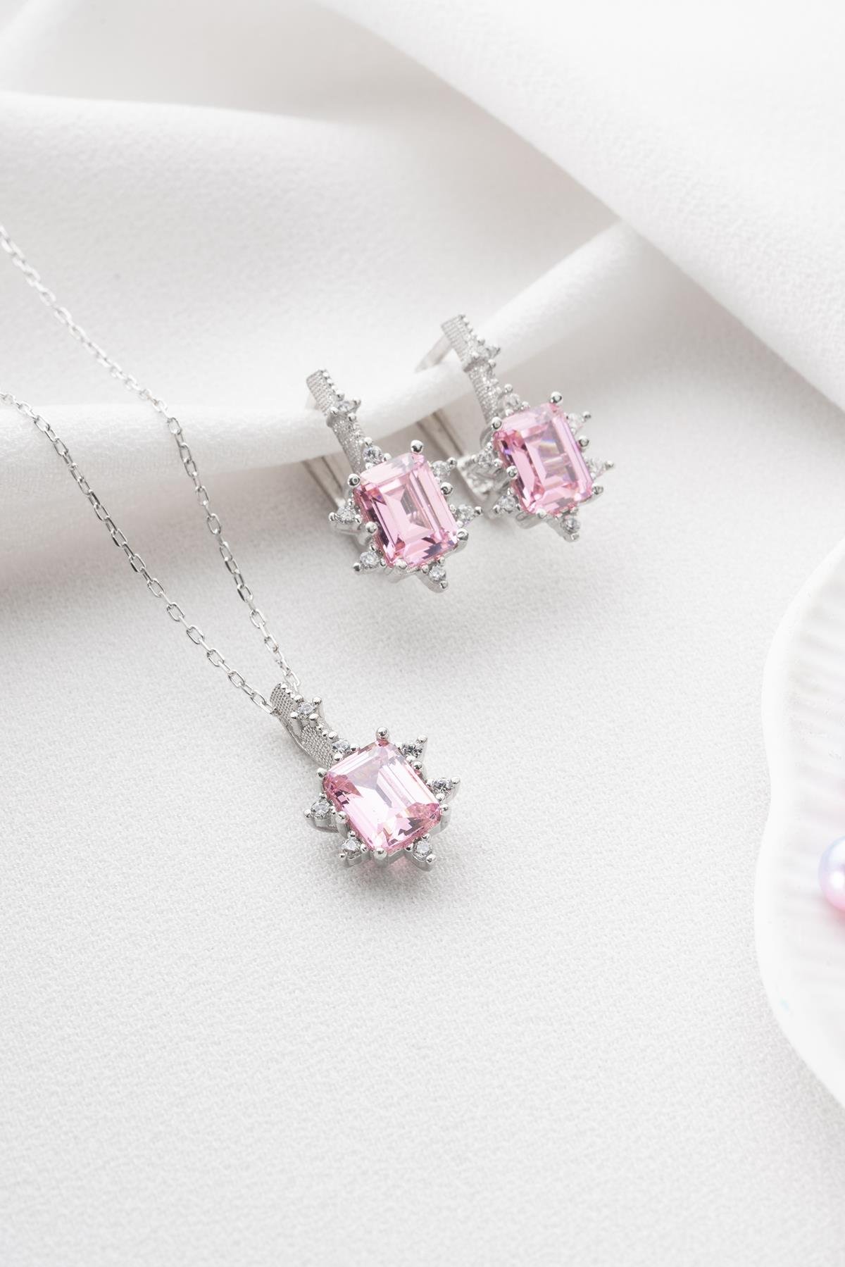 925 Ayar Gümüş Pembe Baget Taşlı Küpe Ve Kolye Set