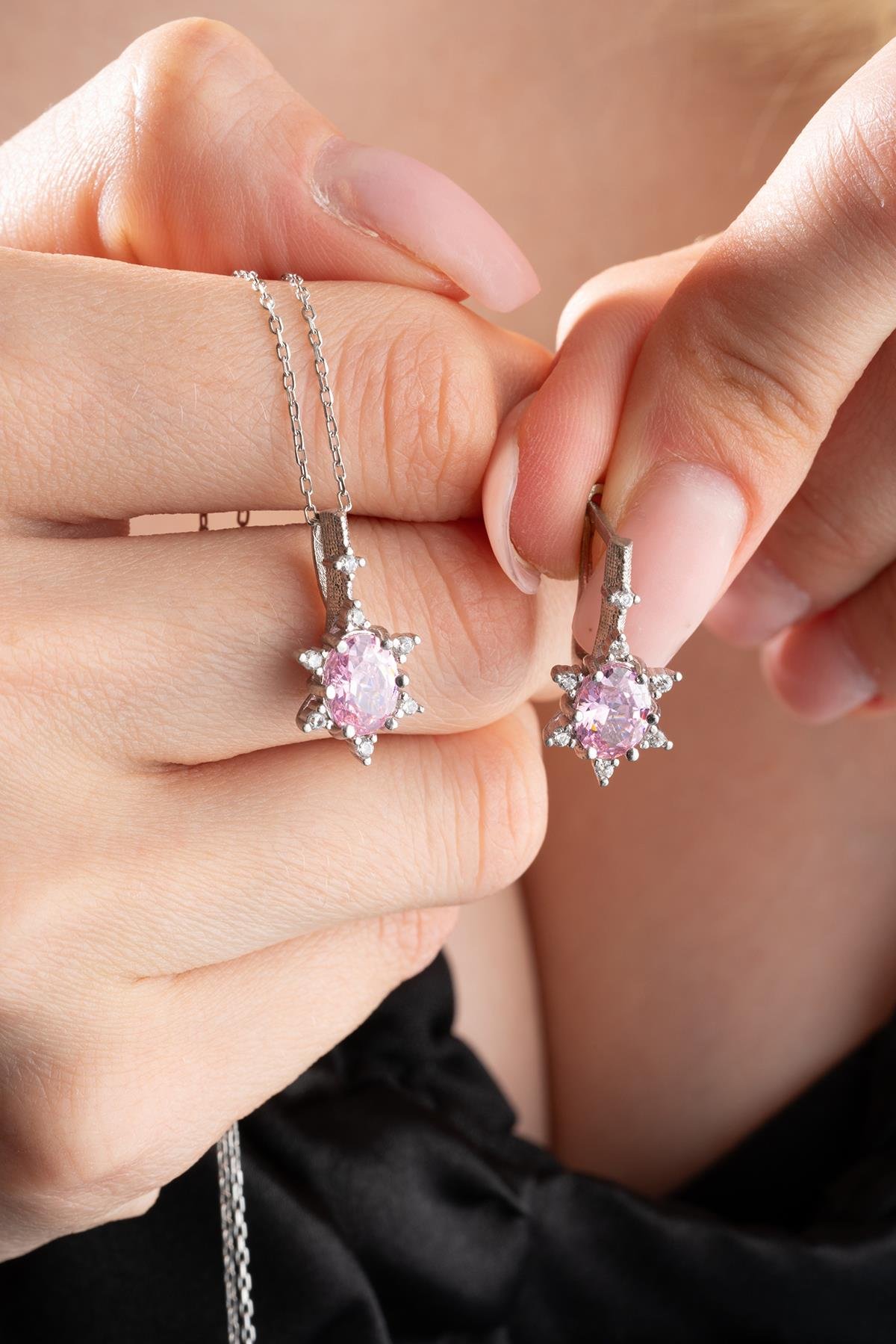 925 Ayar Gümüş Pembe Oval Taşlı Küpe Ve Kolye Set