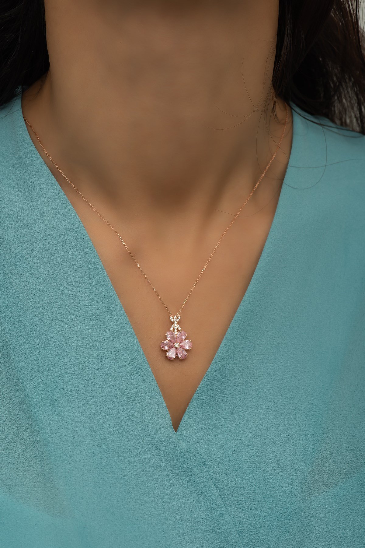 925 Ayar Gümüş Pembe Taşlı 6 Yaprak Lotus Çiçeği Kolye