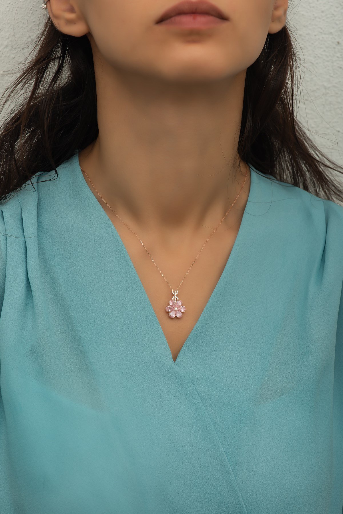 925 Ayar Gümüş Pembe Taşlı 6 Yaprak Lotus Çiçeği Kolye