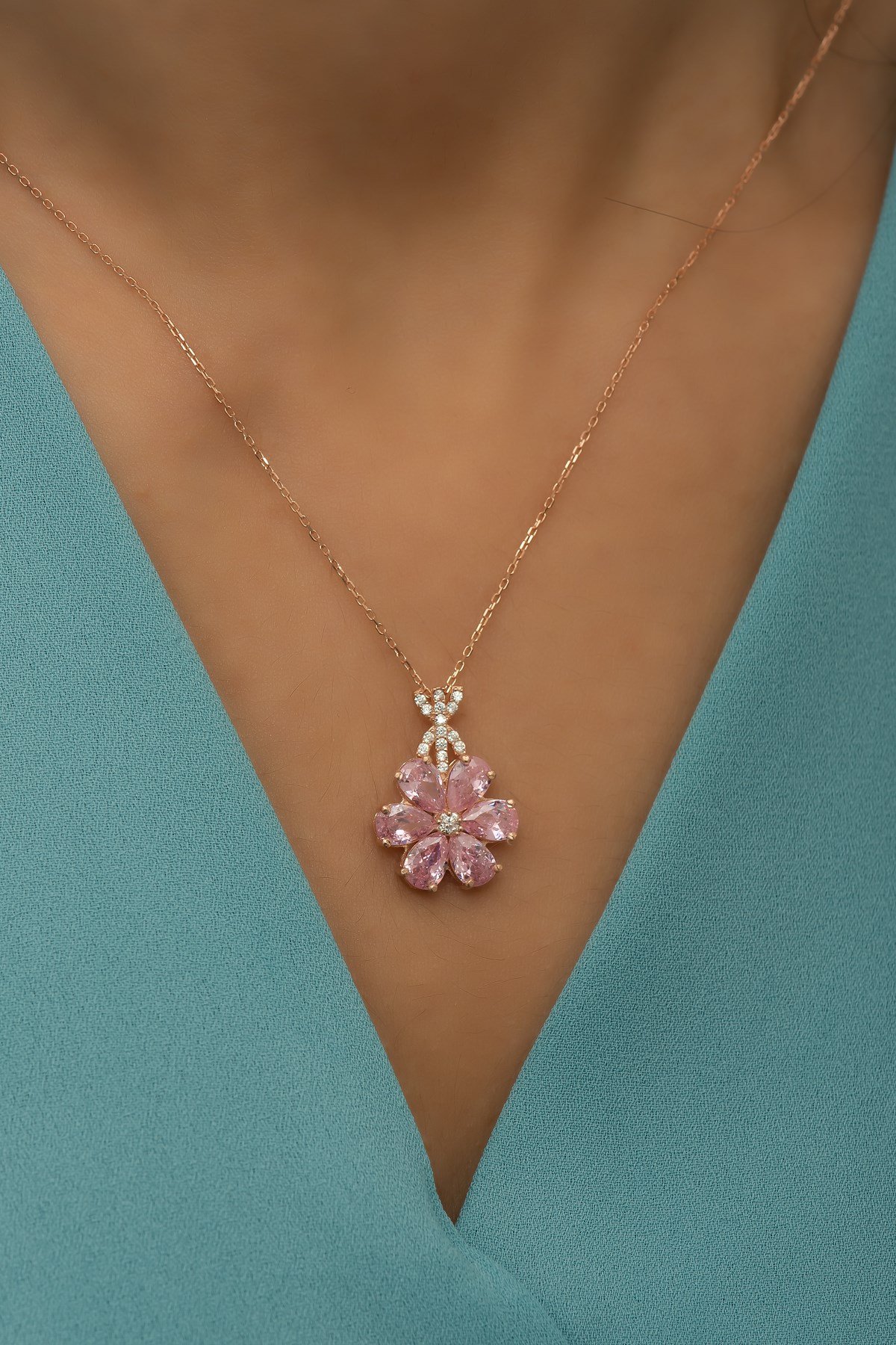 925 Ayar Gümüş Pembe Taşlı 6 Yaprak Lotus Çiçeği Kolye