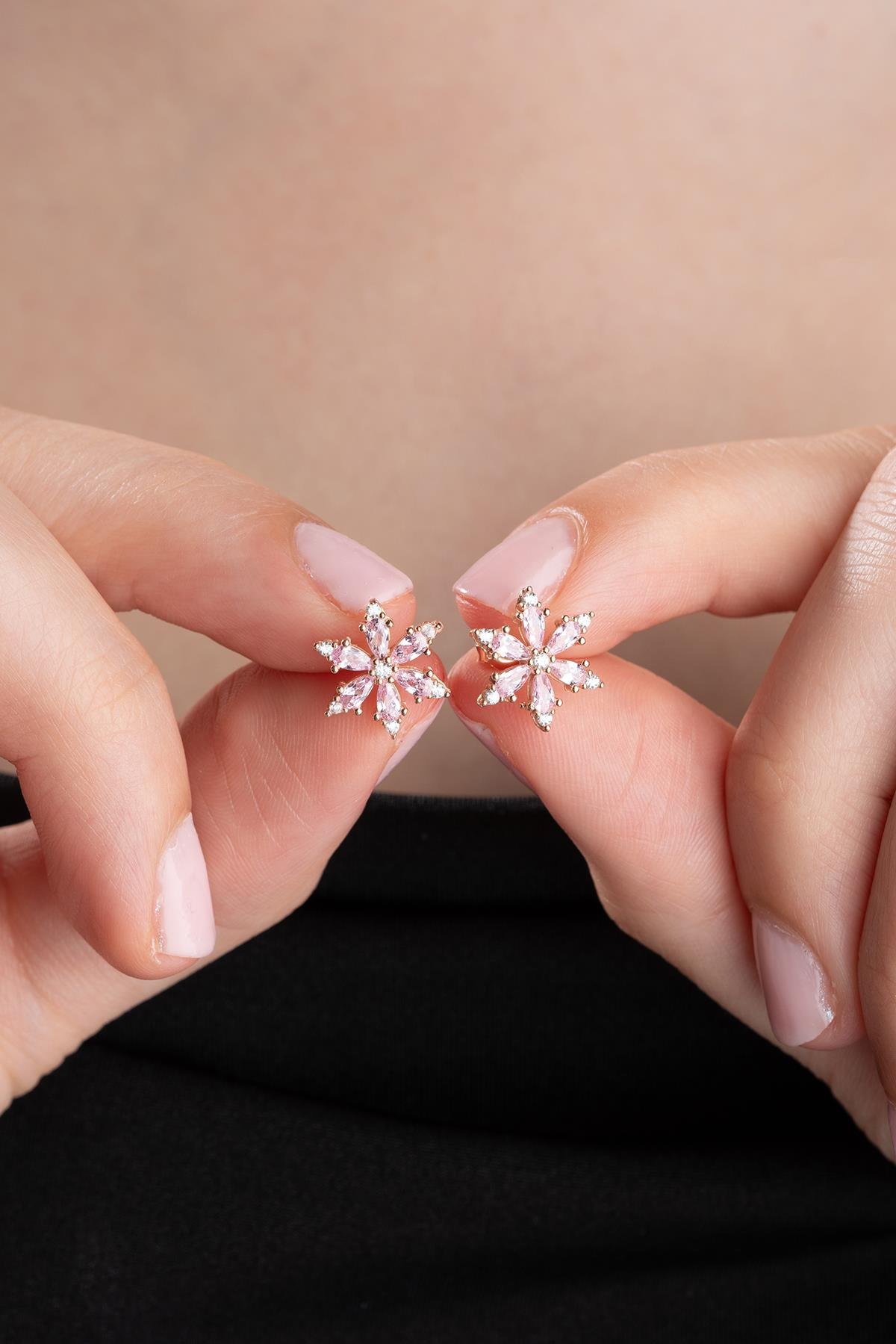 925 Ayar Gümüş Pembe Taşlı Kamelya Çiçeği Küpe