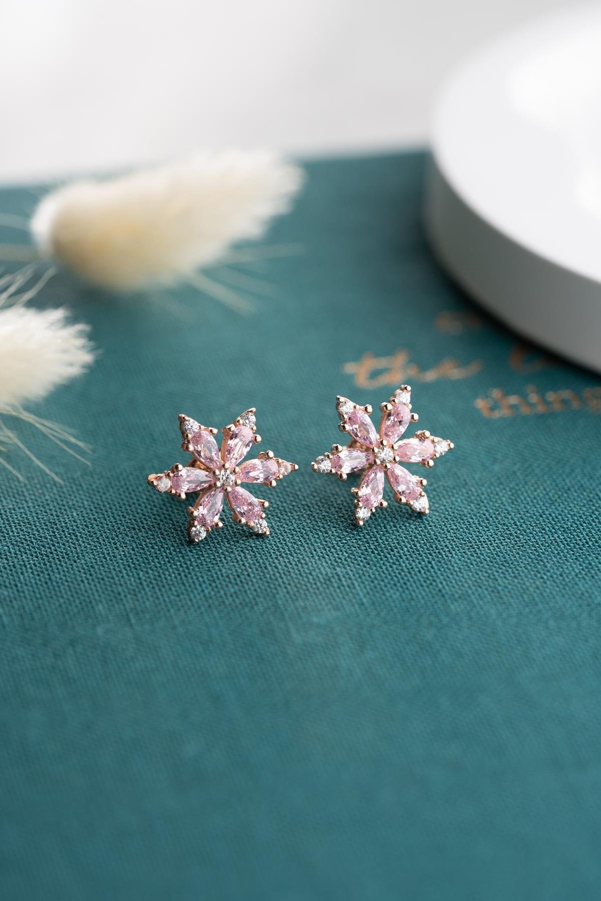 925 Ayar Gümüş Pembe Taşlı Kamelya Çiçeği Küpe