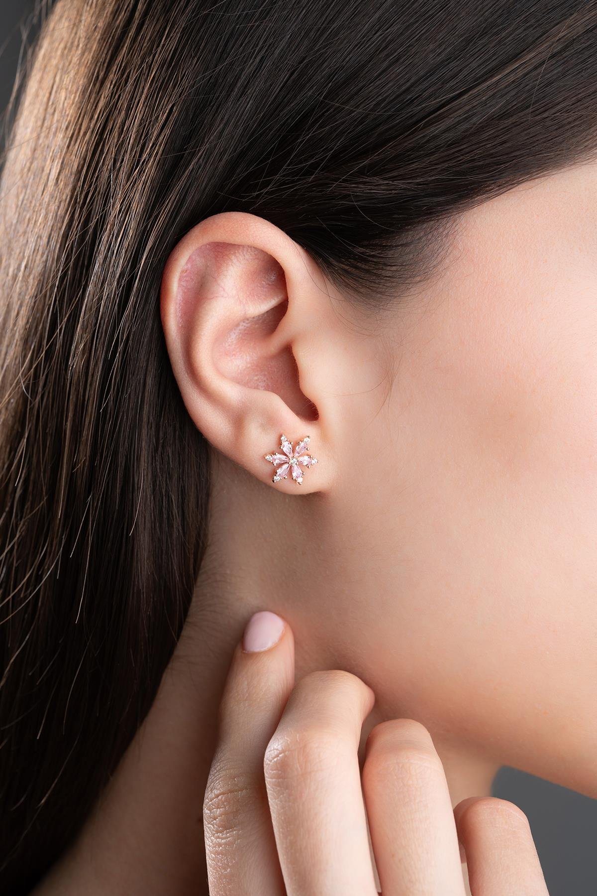 925 Ayar Gümüş Pembe Taşlı Kamelya Çiçeği Küpe