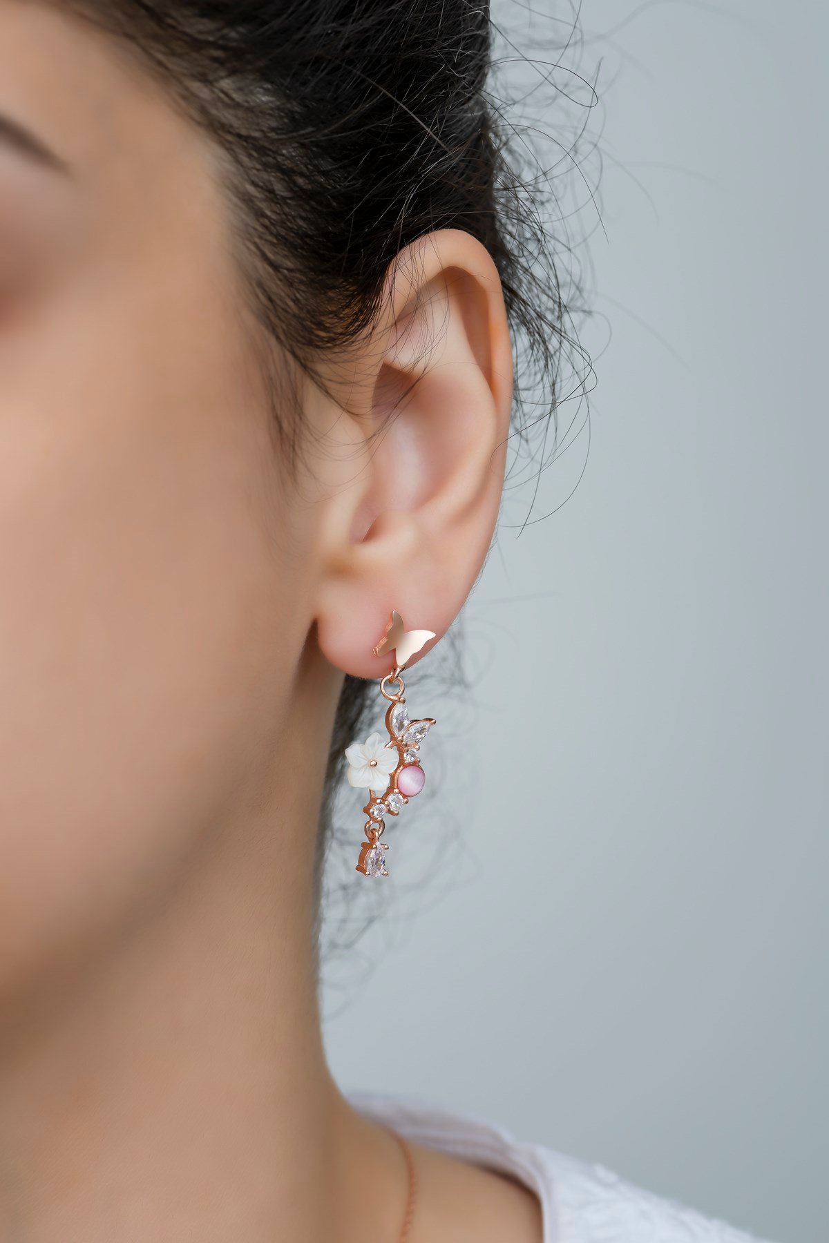 925 Ayar Gümüş Pembe Taşlı Kelebek Manolya Çiçeği Küpe