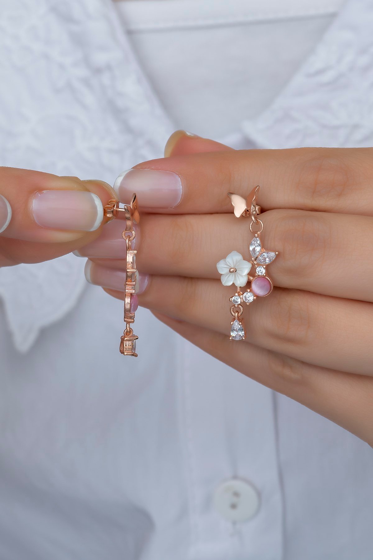 925 Ayar Gümüş Pembe Taşlı Kelebek Manolya Çiçeği Küpe